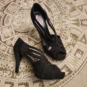 Simply Vera Wang velvet black heels